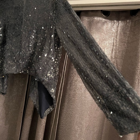 Large,NWT, Grey blue sequin coat. Open &each front side dips down intentionally. - Picture 6 of 8